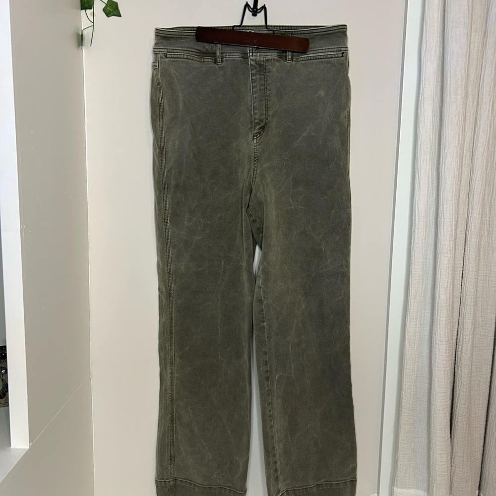 LOFT Women’s Forest Green Khaki Chinos